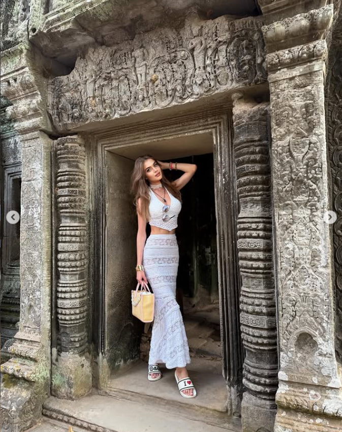 បវរកញ្ញា​ចក្រវាល​រុស្ស៊ី ២០២០ Alina Sanko បាន​ធ្វើ​ដំណើរ​មក​កាន់​ប្រទេស​កម្ពុជា និង​​បានសម្រាក​លម្ហែ​នៅ​ទឹកដី​អង្គរ ខេត្ត​សៀមរាប។