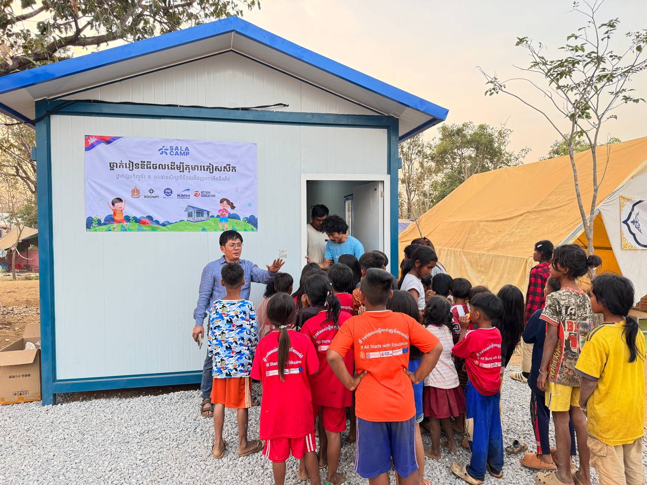 ការនាំយក “សាលារៀនឌីជីថល” ទៅដល់ជំរំសុវត្ថិភាព ដើម្បីធានានិរន្តរភាពនៃការសិក្សាសម្រាប់សិស្សានុសិស្សភៀសសឹក​នៅ​ខេត្ត​ឧត្តរ​មានជ័យ​