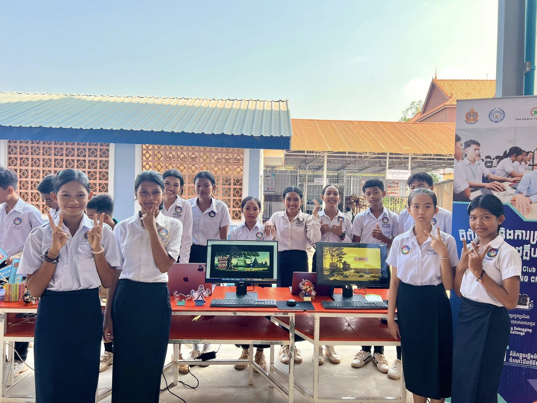ទិដ្ឋភាពនៃការតាំងបង្ហាញស្នាដៃបច្ចេកវិទ្យារបស់សិស្សានុសិស្ស ជូនដល់មាតាបិតាឬអ្នកអាណាព្យាបាលសិស្ស នៅអនុវិទ្យាល័យអរញ្ញរង្សី ខេត្តសៀមរាប