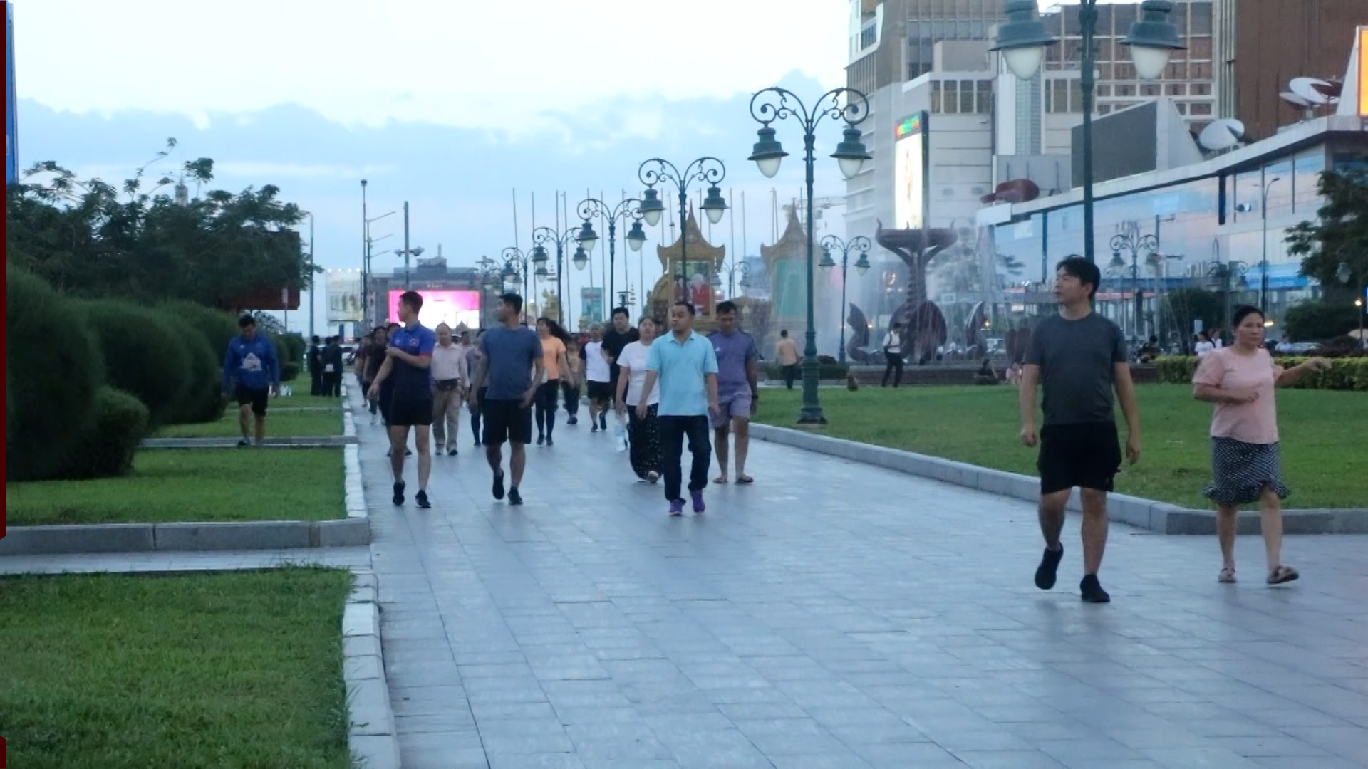 ចំណាយពេលដើរ៣០នាទី ក៏អាចជួយសុខភាពបានច្រើន