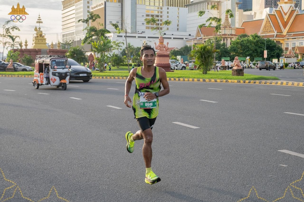 ទម្លាប់នៃការទទួលទានទឹកអំឡុងការប្រកួតរបស់កីឡាកររត់ប្រណាំងឆ្នើម វ៉ាន់ ភារ៉ា