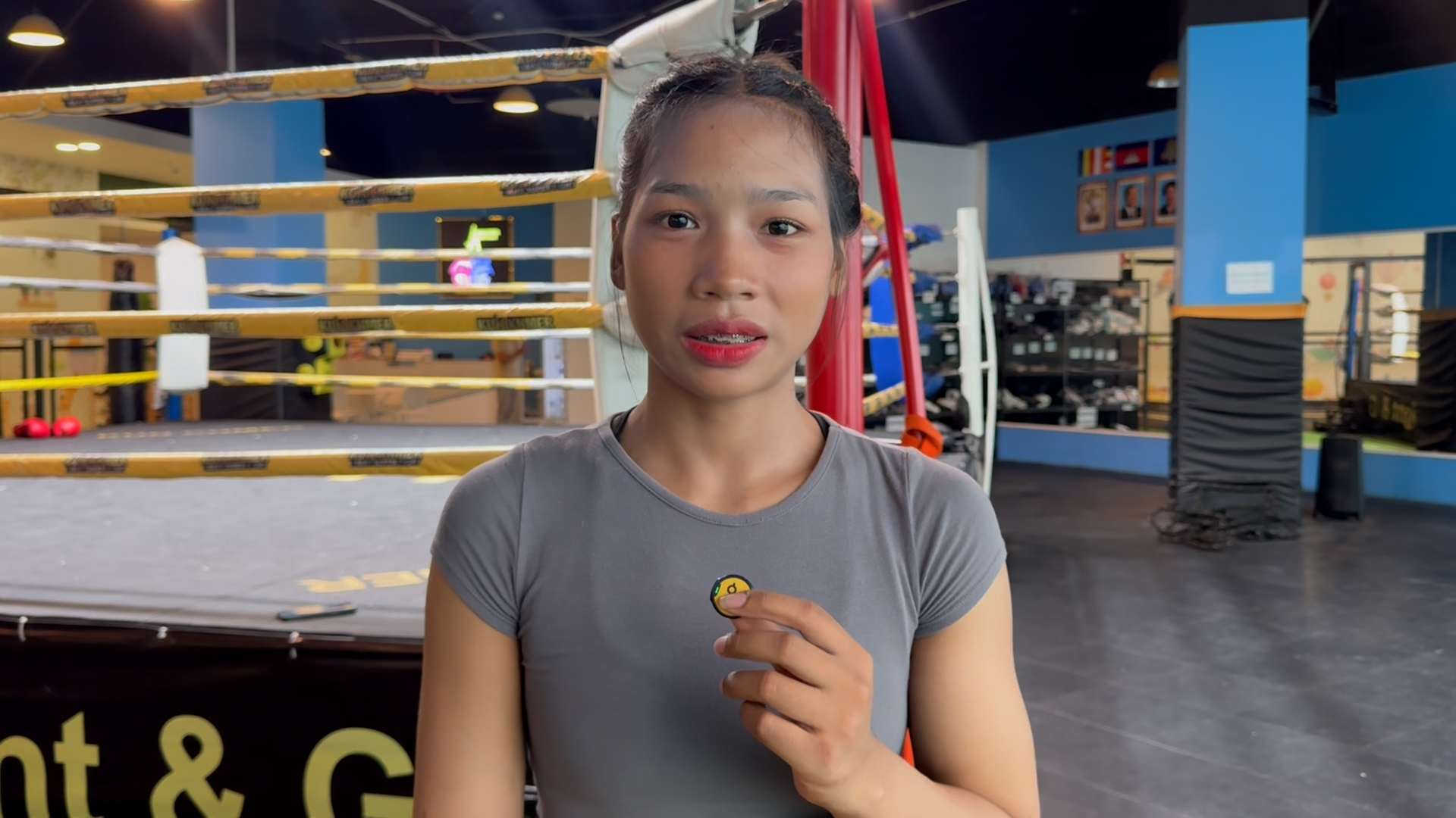 លើកដំបូងទៅបារាំង! កីឡាការិនីគុនខ្មែរ វី ស្រីស្រស់ បញ្ហាញមហិច្ឆតា នាំយកមរតកគុនដូនតាទៅអង្រួនឆាកអន្តរជាតិ