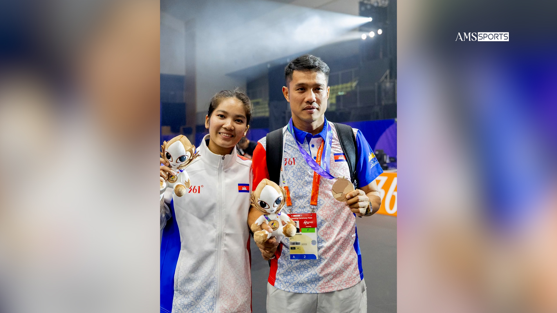 ថ្នាក់ដឹកនាំអូឡាំពិកកម្ពុជា កោតសរសើរក្រុមកីឡាបាល់ទាត់លើតុកម្ពុជា បន្ទាប់ពីឈ្នះមេដាយសំរឹទ្ធិ ២គ្រឿង ពី Asian Games
