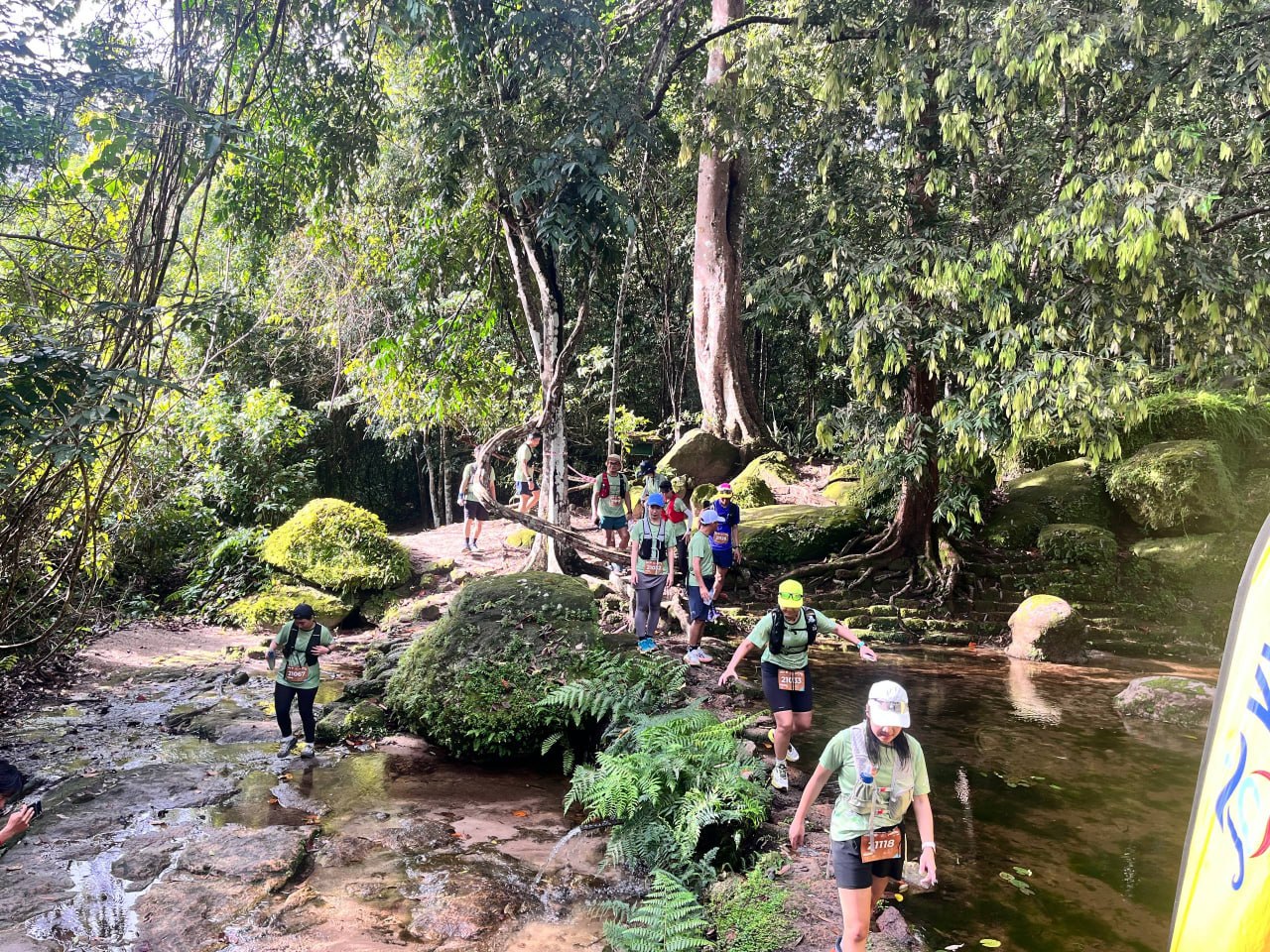 អ្នកនិយមកីឡារត់ចាប់ចិត្តនឹងសម្រស់ធម្មជាតិនៅភ្នំគូលែន ពេលបានចូលរួមកម្មវិធី Kulen Trail