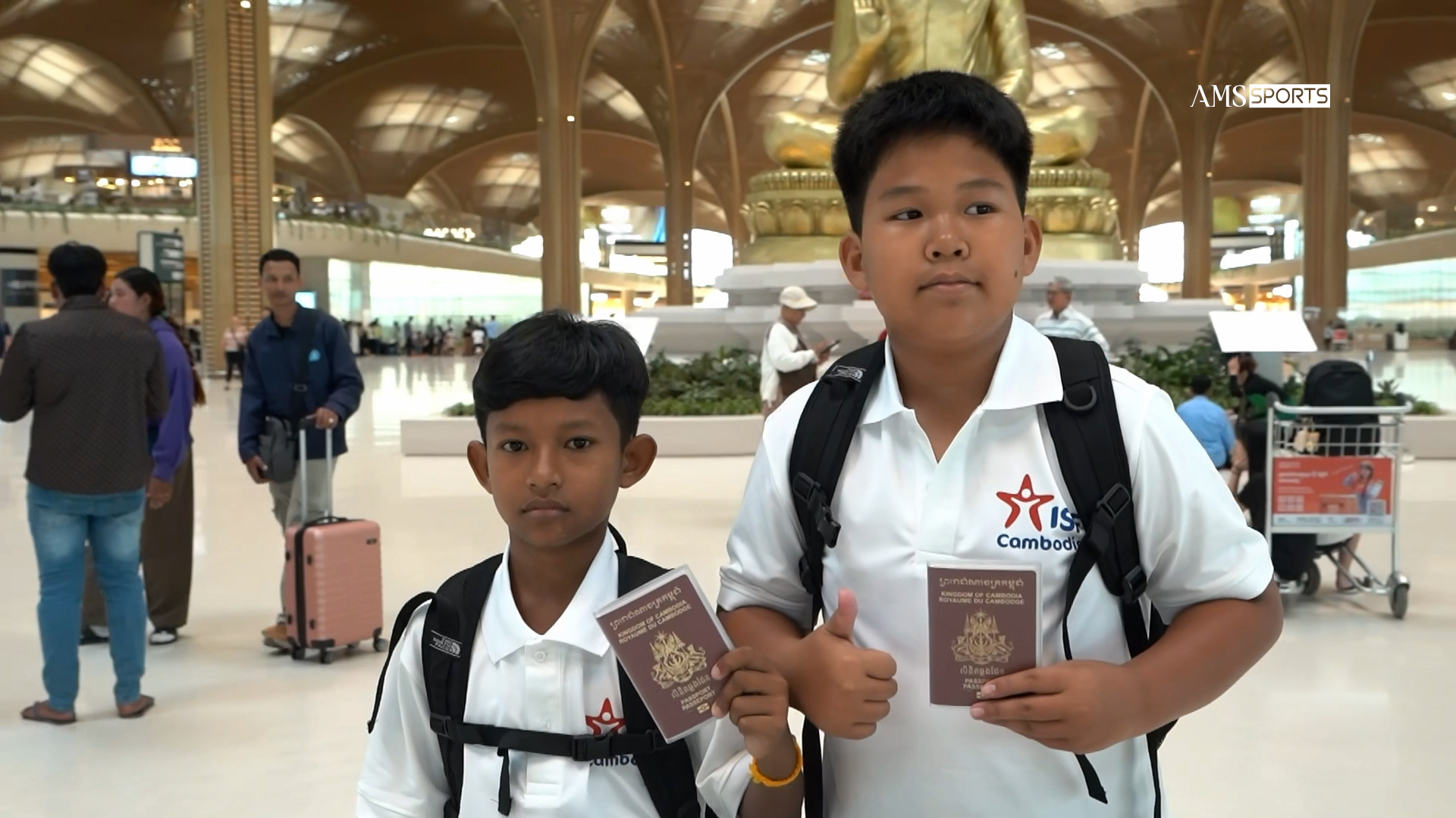 កុមារកម្ពុជា ២រូប ទទួលបានឱកាសកាន់ដៃកីឡាករ Tottenham Hotspur ក្នុងការប្រកួត English Premier League រដូវកាល ២០២៦-២០២៧